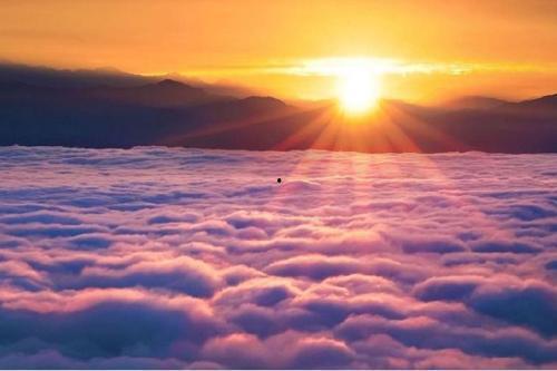 拨云见日终有时,终有时——探寻光明与希望的力量